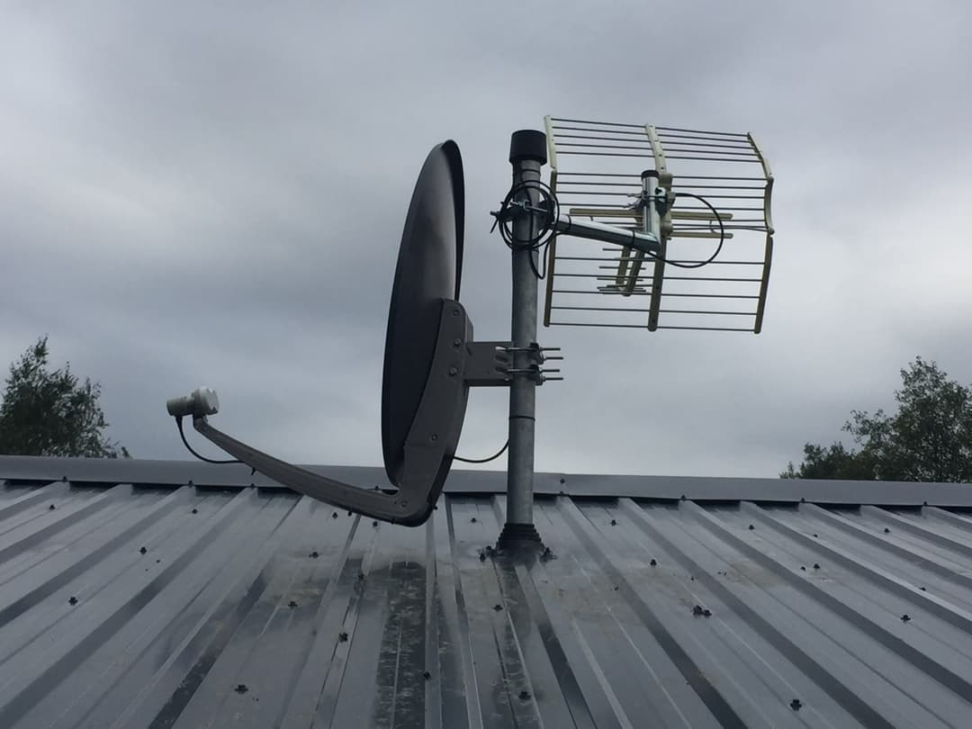 Montáž a servis pozemních DVB-T2 a satelitních TV antén, DAB antén a příslušenstv Realizace byla provedena Markem Svobodou s přezdívkou Saxon | Marek Svoboda & saxondvb.cz
