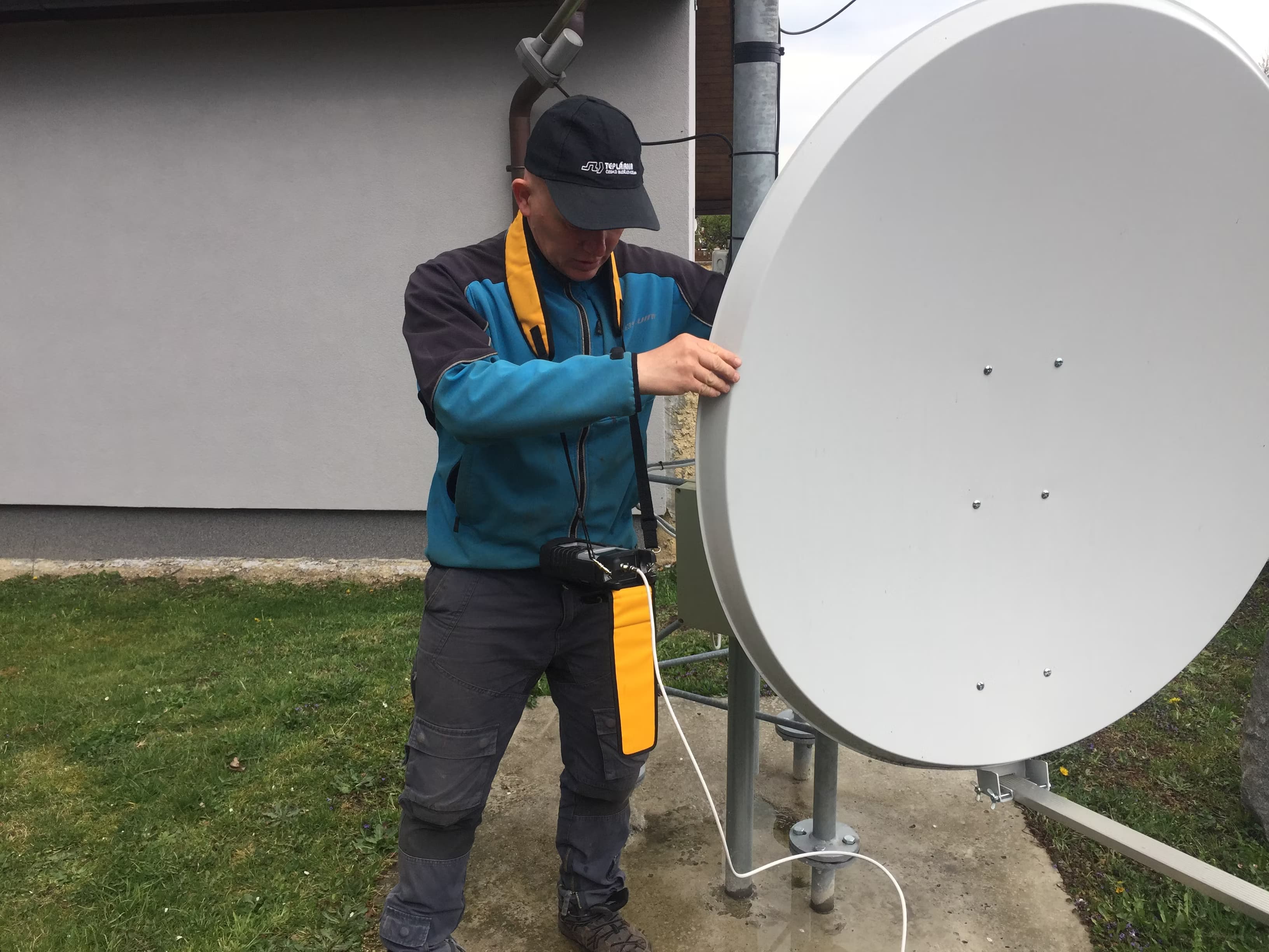 Poskytuji kompletní služby od montáží antén pro sledování TV vysílání, monitorovacích kamer HikVision až po instalace alarmů Jablotron - Marek Svoboda | Saxon